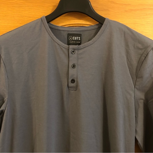 Cuts Clothing Long Sleeve Henley Curve Hem Shirt Size XL - Picture 2 of 7